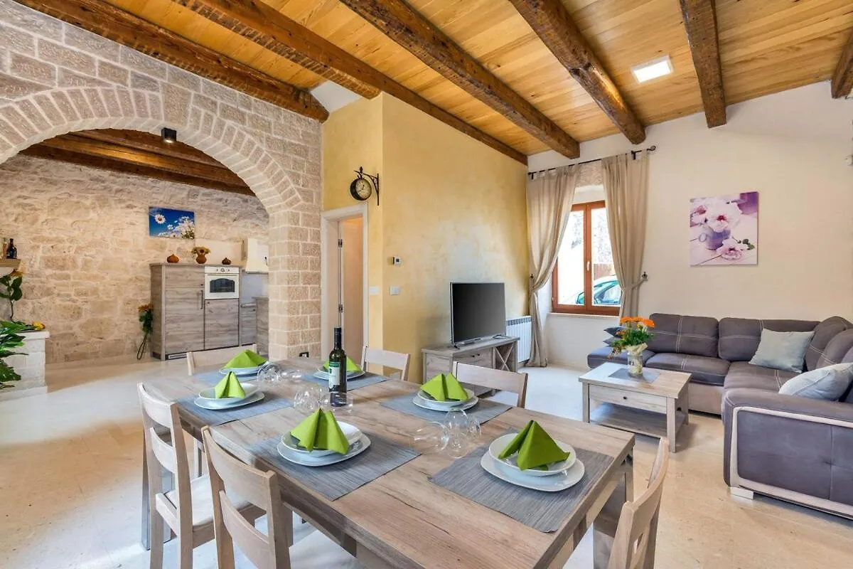 Villa Genesis - Stadtvilla Marcana Istrien - Mit Privatem, Beheizbaren Infinity Pool Und Olivengarten 0*,  Croatia