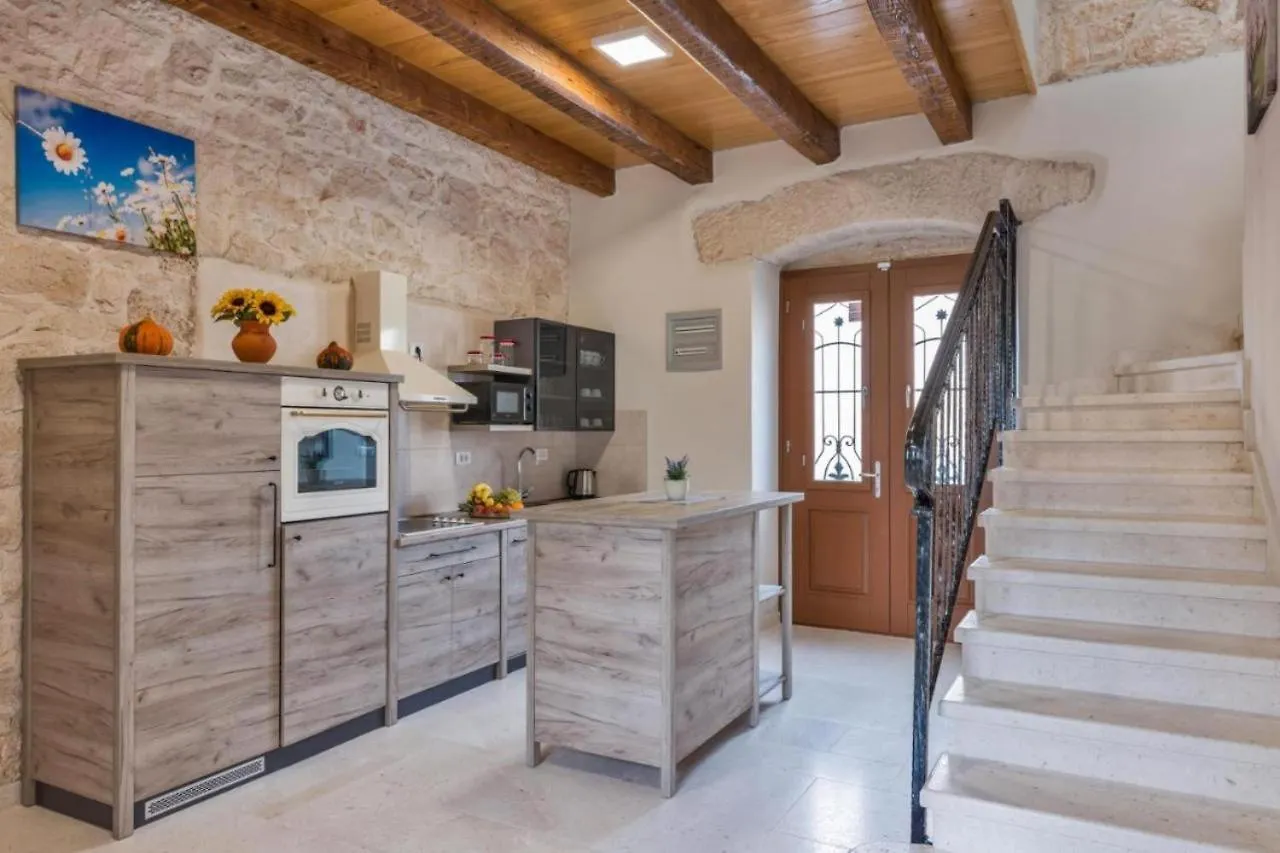 Villa Genesis - Stadtvilla Marcana Istrien - Mit Privatem, Beheizbaren Infinity Pool Und Olivengarten Holiday home