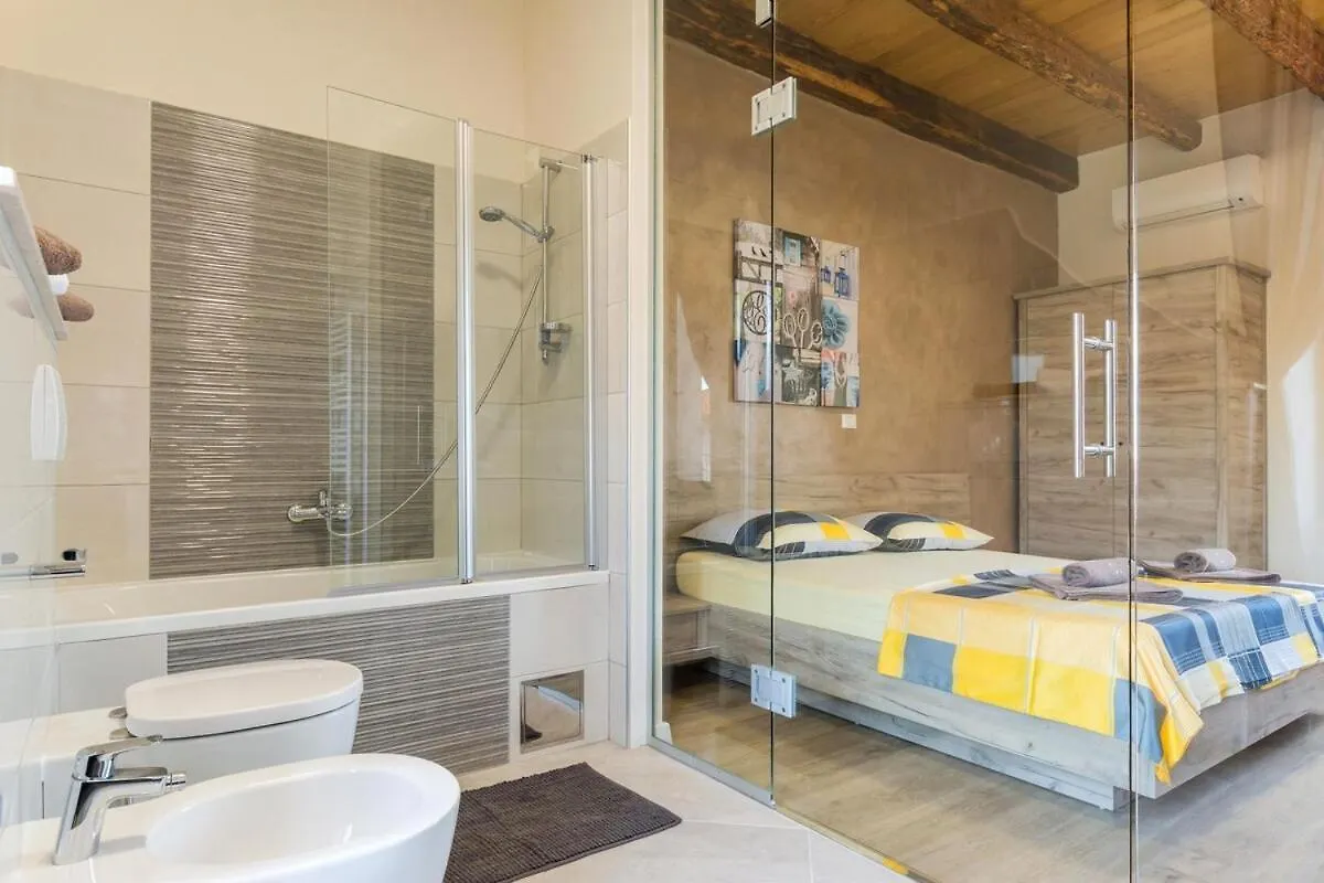Villa Genesis - Stadtvilla Marcana Istrien - Mit Privatem, Beheizbaren Infinity Pool Und Olivengarten