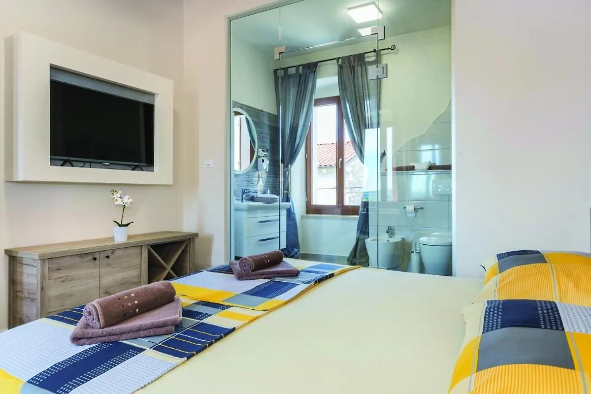 Villa Genesis - Stadtvilla Marcana Istrien - Mit Privatem, Beheizbaren Infinity Pool Und Olivengarten