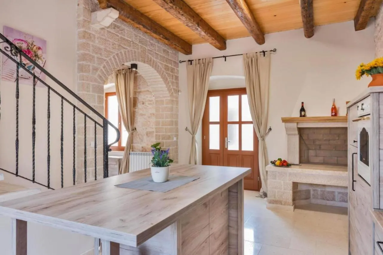 Villa Genesis - Stadtvilla Marcana Istrien - Mit Privatem, Beheizbaren Infinity Pool Und Olivengarten Croatia