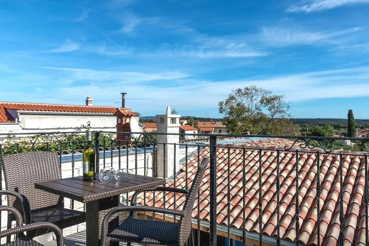 Villa Genesis - Stadtvilla Marcana Istrien - Mit Privatem, Beheizbaren Infinity Pool Und Olivengarten Holiday home